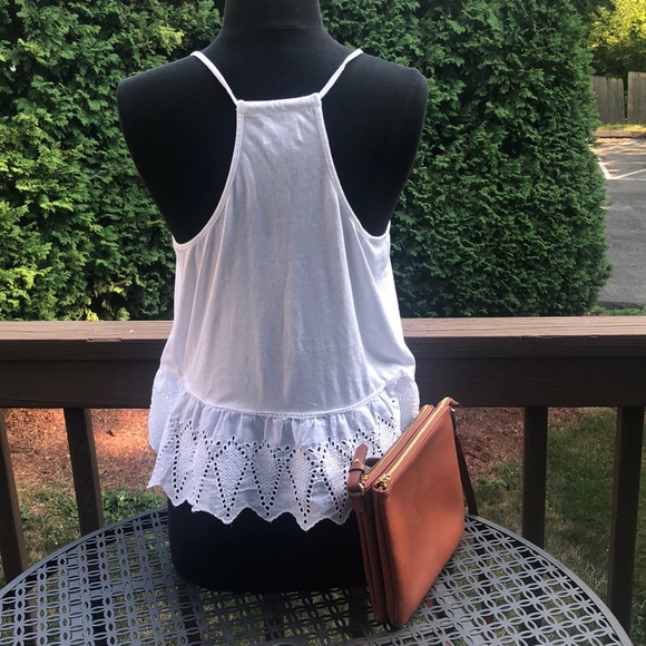 White Old Navy Top 👚 - Picture 2 of 3